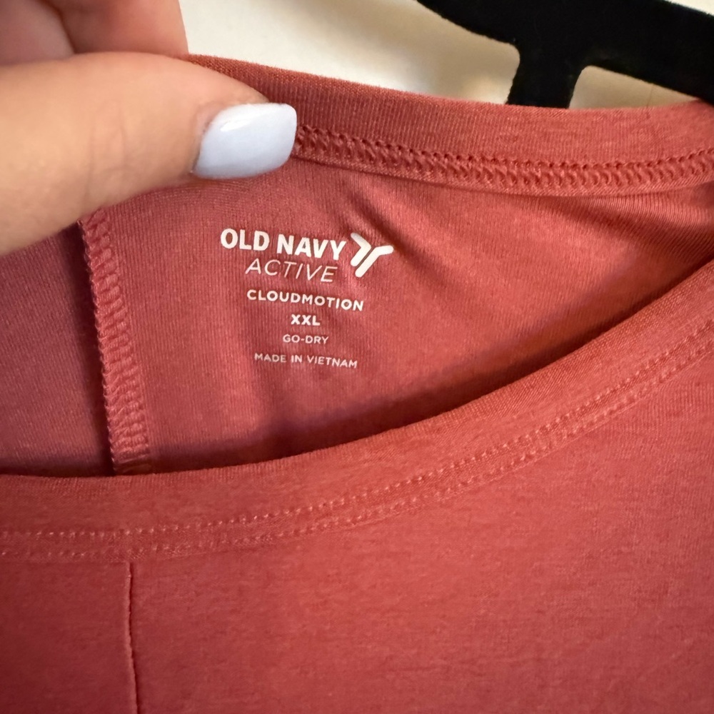 Old Navy Women's Short Sleeve Tee - Rust Red - Picture 2 of 2